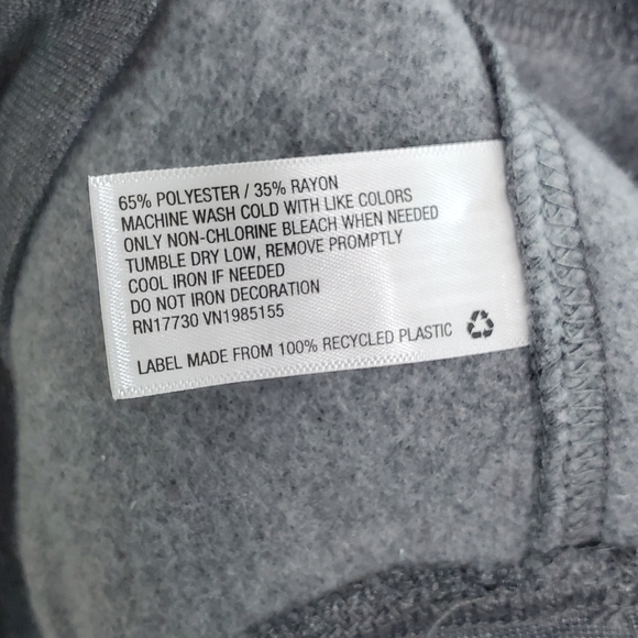 CLOSET CLOSING!🏷 Ingrid & Isabel • Metallic Reindeer Plaid Maternity Sweatshirt - Picture 4 of 8